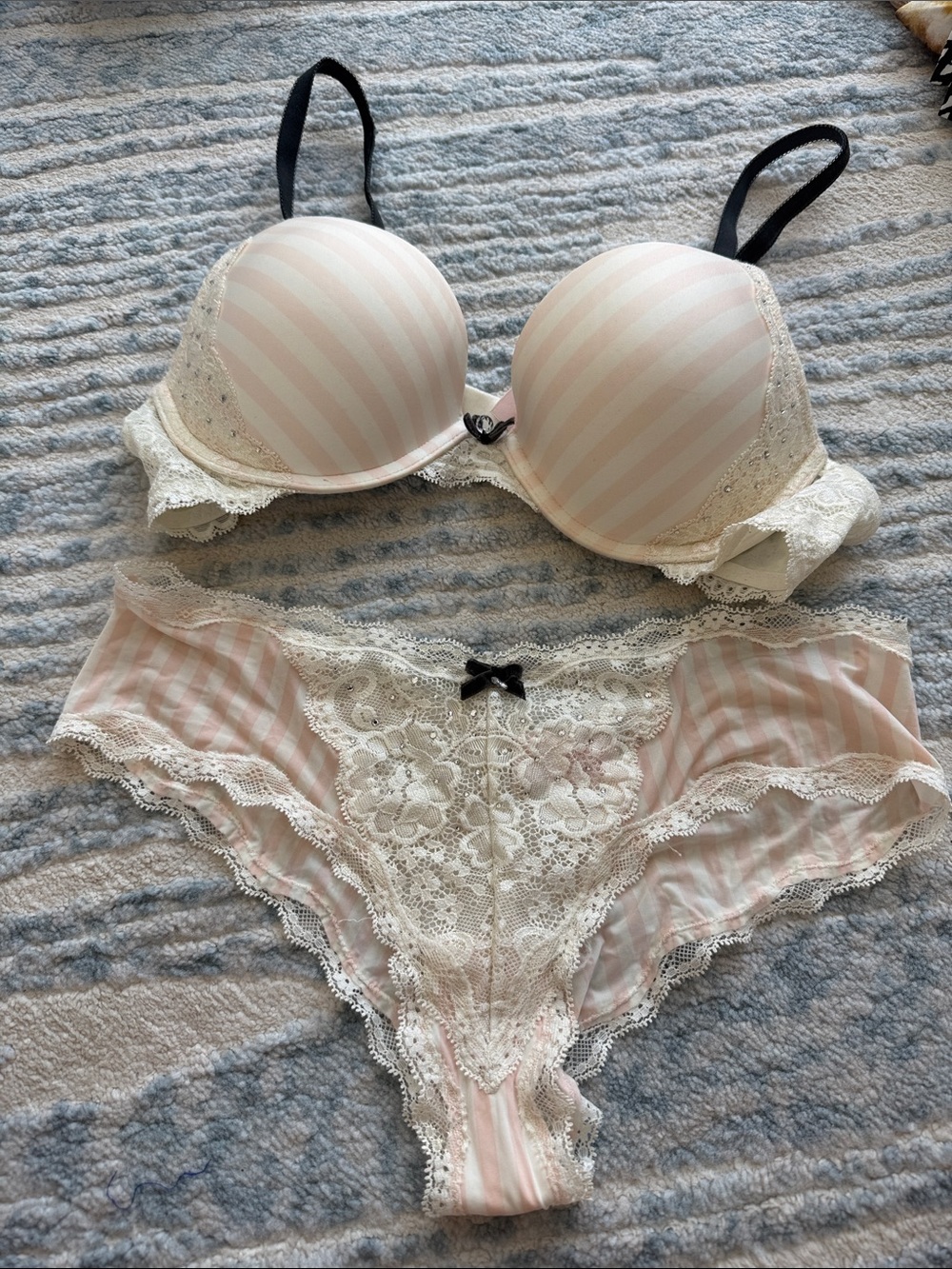 Victoria’s Secret Dream Angels Pink Stripe Lace Bra & Panty Set 36B/S